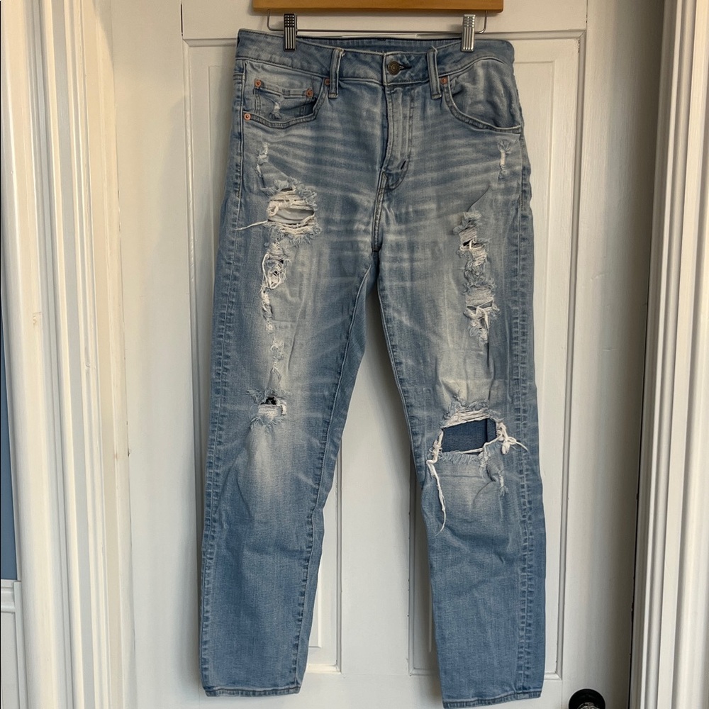 Men’s American Eagle Outfitters Athletic Fit Distressed Light Blue Jeans 32/30
